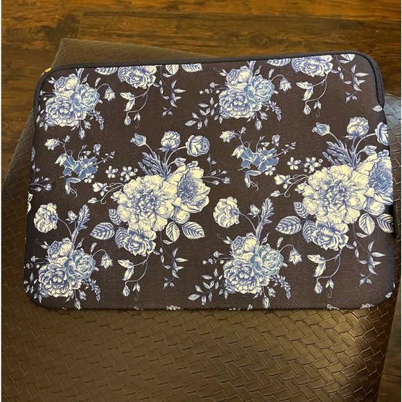 Floral Laptop Sleeve- Stylish Tech Accessory for Home, Office or Travel, Perfect Gift for Students or Professionals, 3D Vibrant Nature
